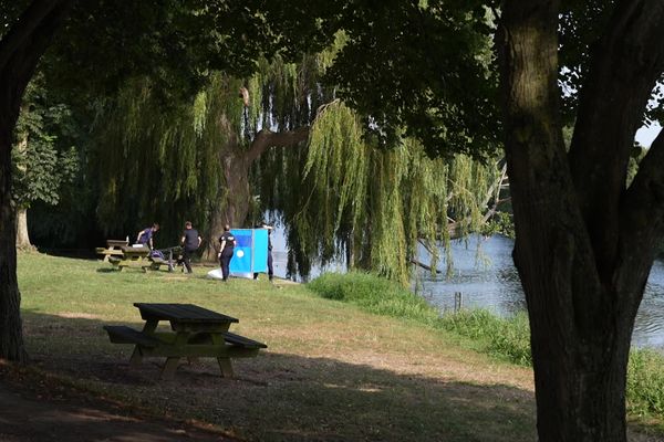 Un jeune homme de 19 ans a été repêché dans l'Orne par les pompiers plongeurs ce lundi 12 août 2024.