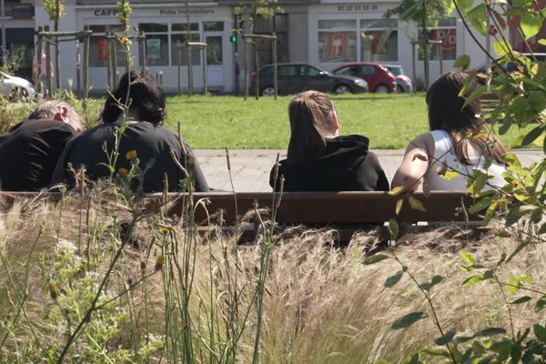 La famille arménienne, le père, la mère et leurs trois enfants vivent à Amiens depuis quatre mois, entre la rue, les hôtels et les hébergements d'urgence.