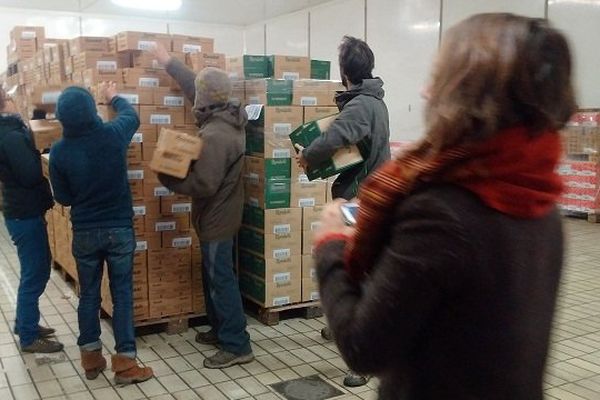 L'action de la Confédération paysanne chez Lactalis à Rodez