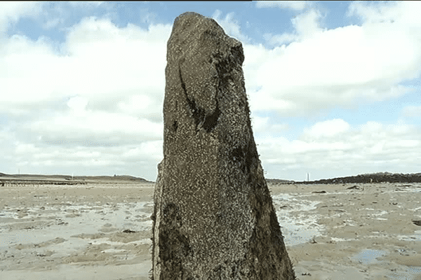 le menhir de Menozac'h ne se découvre qu'aux grandes marées