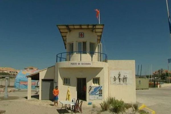 Poste de secours à la plage de Frontignan dans l'Hérault.