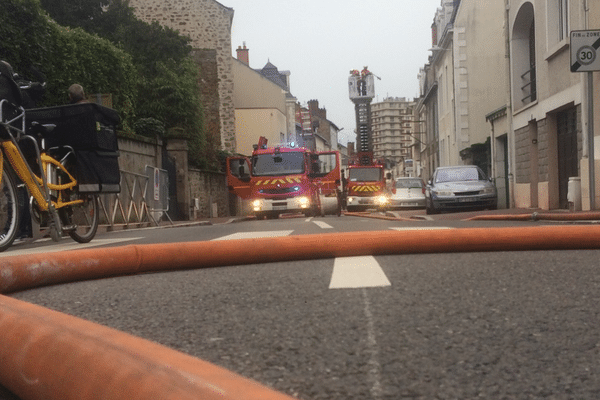 Incendie en cours au 40 avenue des Ruchoux a Limoges.