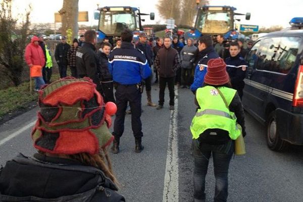 Les pro barrage venus de Gaillac essayent de rejoindre les zadistes 