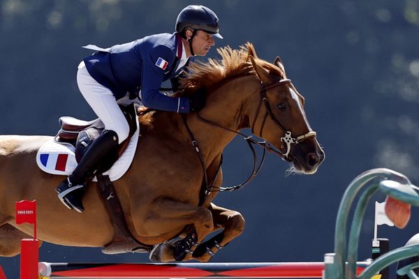 Le cavalier Julien Epaillard lors de la finale de l'épreuve de saut d'ostacles en individuel des Jeux Olympiques de Paris, le 6 août 2024.