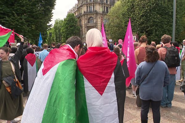 Environ un millier de personnes étaient réunies ce samedi 8 juin sur la place de la République à Lille, en soutien à la Palestine.