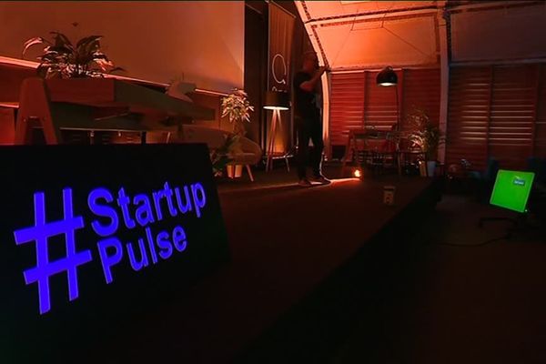 Sur la scène du concours Startup Pulse, à Amiens, le 26 janvier 2019.