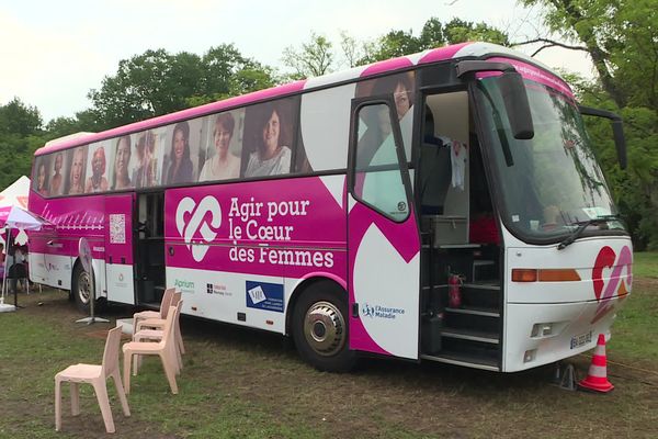 L'association Agir pour le cœur des femmes à mit en place son bus afin de parcourir la France et sensibiliser aux maladies cardiovasculaires