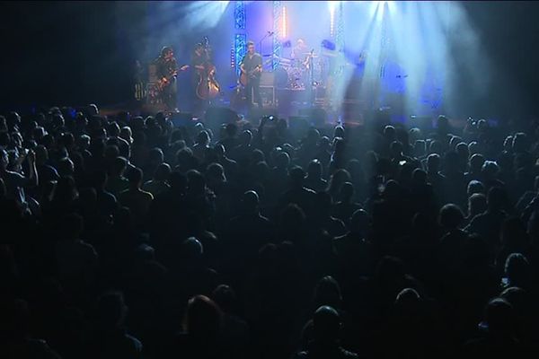 La salle de concert du Grand Parc était comble pour le concert de soutien aux salariés de Ford, samedi 2 mars, à Bordeaux. 