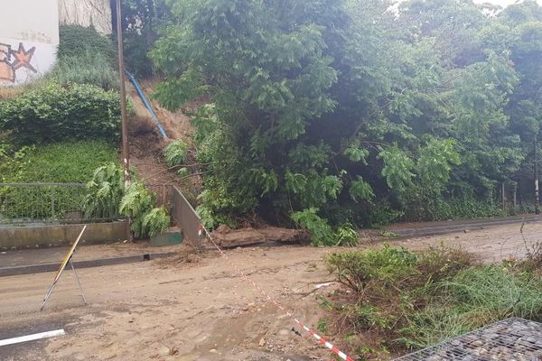 Une coulée de boue a touchée cette à Toulouse (Haute-Garonne), dimanche 11 juin, en raison de fortes pluies.