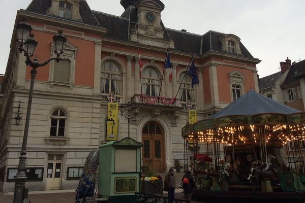 La mairie de Chambéry doit assurer de nouveaux services quand les dotations de l'Etat diminuent