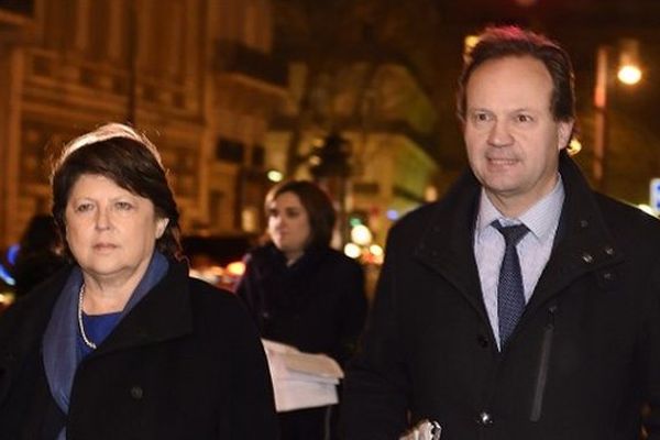 Jean-Marc Germain, aux côtés de Martine Aubry, près du siège du PS à Paris en décembre 2015.