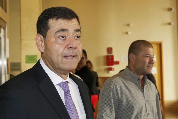 A son procès de Zvi Ammar, président du Consistoire de Marseille, ici en noir avec son frère Simon Ammar.