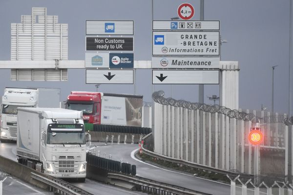 Même si le trafic est très ralenti, 4500 poids lourds ont pu quitter l'Angleterre depuis mercredi.