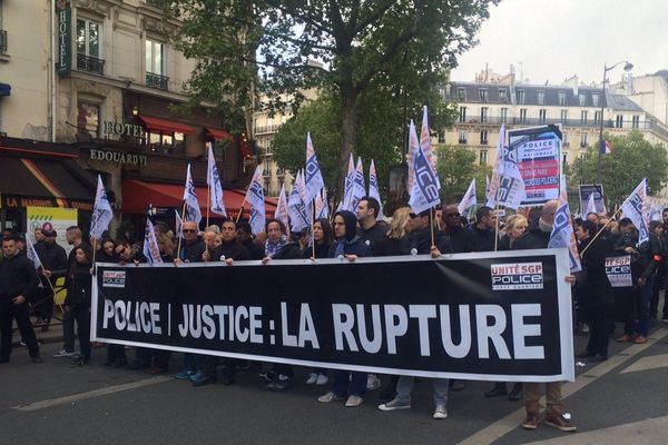 Une manifestation de policiers à Paris, le 26 avril 2017.