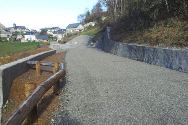 La route départementale 7 a rouvert ce lundi en fin de matinée à Gazost dans les Hautes-Pyrénées après plusieurs mois de travaux.