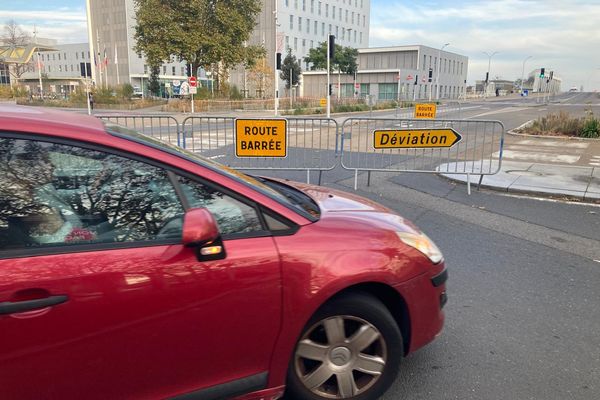 Le pont à l'entrée de Saint-Nazaire, fermé par mesure de précaution