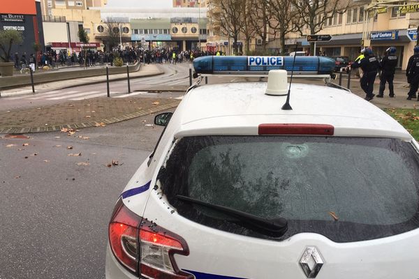 La tension reste vive entre lycéens et manifestants.