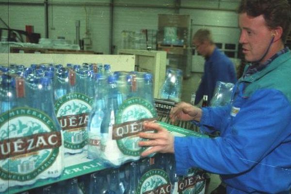 La chaîne d'embouteillage de Quezac en Lozère archives 2003