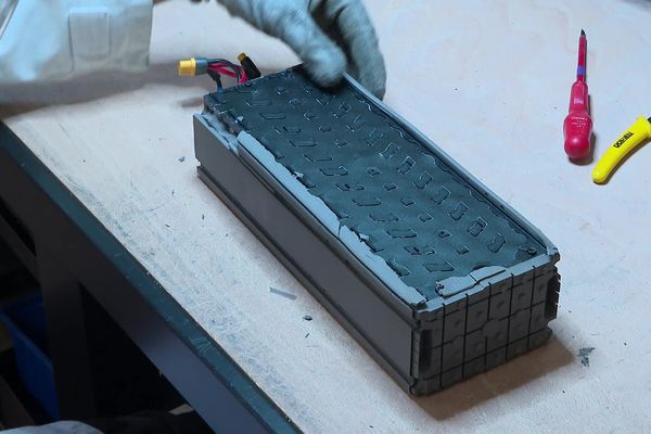 La jeune entreprise VoltR propose de recycler les batteries lithium présentes dans nos appareils électroniques quotidiens, du smartphone au vélo à assistance électrique.