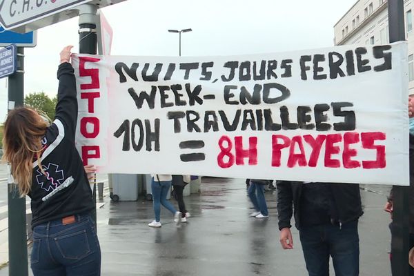 Grève des ambulanciers devant le CHU de Nantes, le 24 septembre 2020