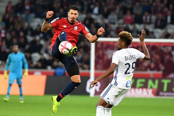 Le défenseur lillois Jose Fonte contre Strasbourg.