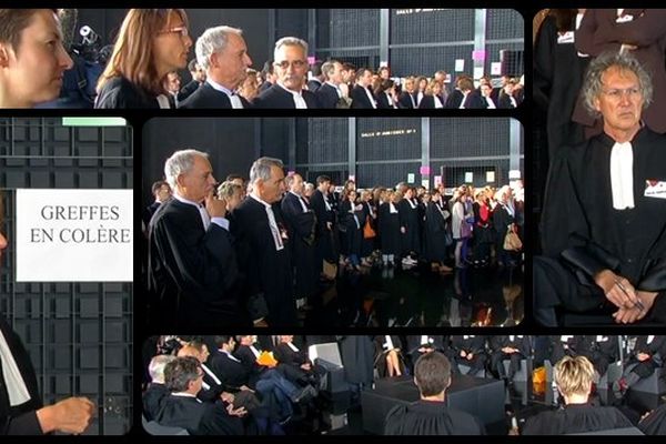 Les avocats du barreau de Nantes réunis dans le hall du palais de justice.