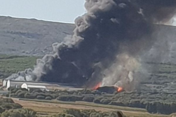 Montbazin (Hérault) - un bâtiment agricole en feu - 4 octobre 2018.