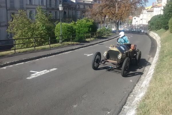 Des véhicules de légende pour le plus grand plaisir des spectateurs.