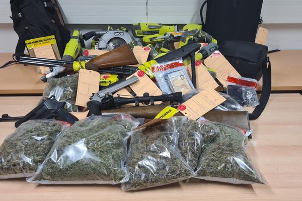 Les gendarmes ont retrouvé les objets volés ainsi que de la drogue.