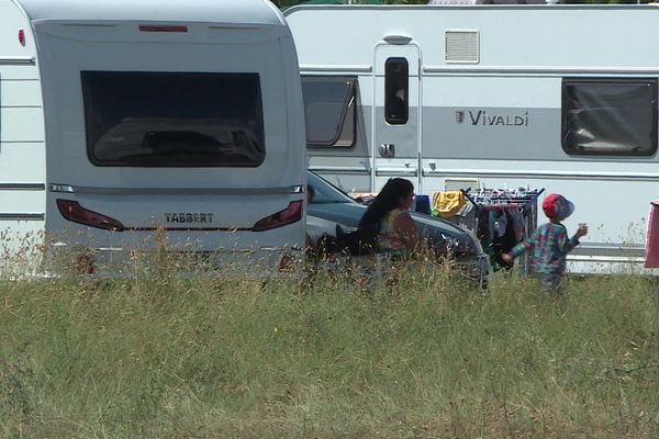 Près de 200 caravanes de gens du voyage sont installées illégalement dans l'aire toulonnaise depuis le dimanche 11 juin.