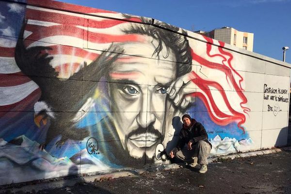 La nouvelle fresque est davantage inspirée de l'amour de Johnny pour les Etats-Unis. 