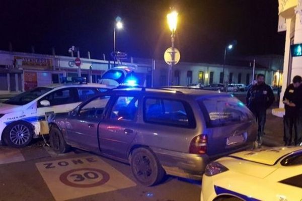 Un individu a foncé sur une voiture de la police municipale d'Alès