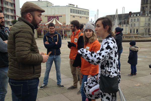 Samedi 13 janvier 2018 à Limoges, l'association L214 proposait aux Limougeauds de manger sans viande, sans lait et sans oeuf.