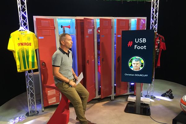 Anthony Brulez dans le studio de #USBFOOT dans l'attente de son invité Christian Gourcuff  