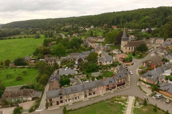 Vers le Bec-Hellouin, dans l'Eure, les nuages resteront prédominants tout au long de la journée.