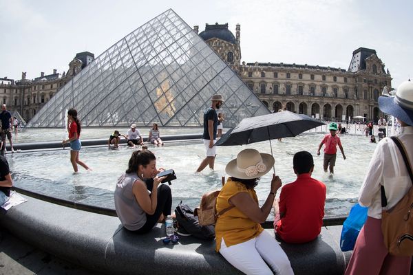 Le Louvre est le musée le plus visité au monde avec plus de 9 millions de visiteurs par an.