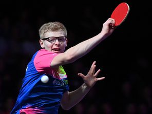 Loin de sa salle d'entraînement de Montpellier (Hérault) champion d'Europe de tennis de table et médaillé de bronze par équipe aux jeux olympiques de Paris, Alexis Lebrun, s'est offert quelques échanges de balles avec emmaneul Macron et bun chef d'Etat étranger à l'Elysée, mardi 5 novembre 2024.