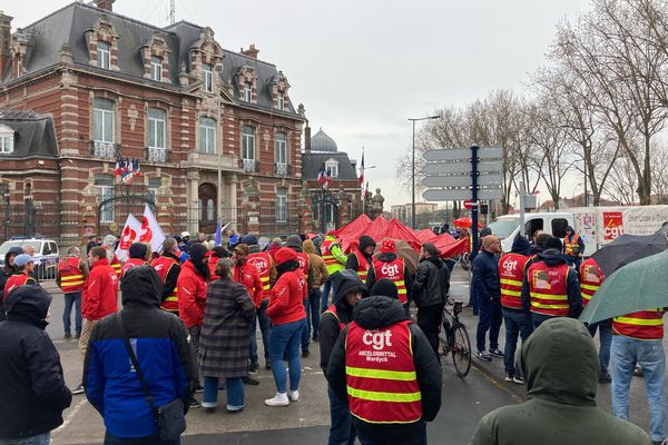 manifestation spontanée au lendemain du recours au 49.3 pour la réforme des retraites.