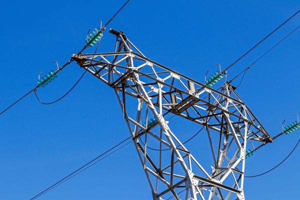 Une voiture a percuté un poteau électrique de haute tension sur la commune de Puydaniel en Haute-Garonne.