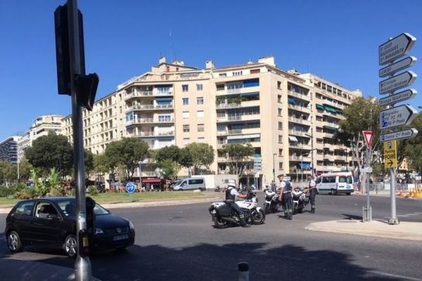 Les forains quittent le rond-point du prado