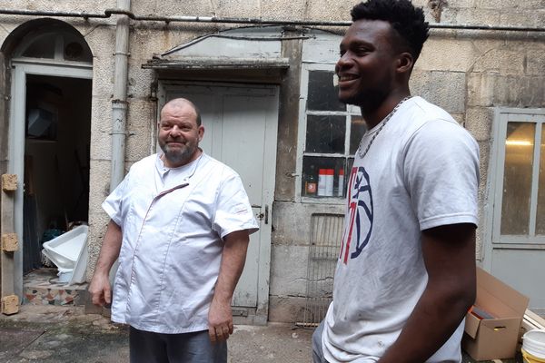 Stéphane Ravacley et son apprenti guinéen Laye Fodé Traoré à Besançon le 19 janvier 2021