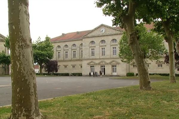 L'ESOG, l'école des sous-officiers de gendarmerie, deviendra dans quelques temps une prestigieuse école gastronomique et hôtelière. Un projet qui devrait redonner une dimension économique, culturelle et tourisitique à ce lieu fermé depuis 8 ans. 