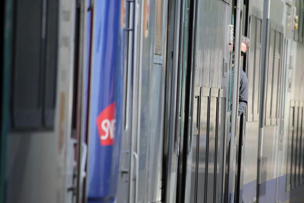 Le trafic SNCF est interrompu entre Rennes et Nantes, dans les deux sens, jusqu'à 17h30.