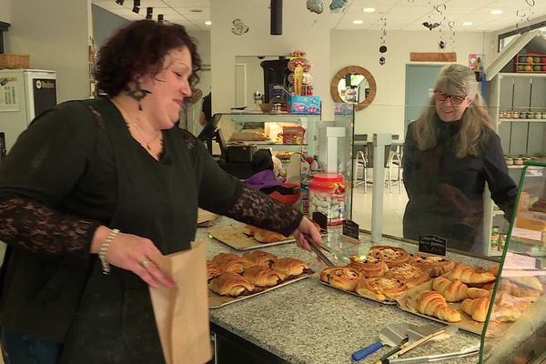 Après plusieurs années, une boulangerie a ouvert ses portes dans la commune de Moëze, en Charente-Maritime.