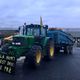 Ce lundi 25 novembre, une dizaine de tracteurs bloquent un centre de stockage alimentaire en Essonne.