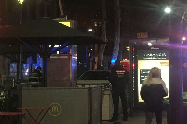 La voiture s'est encastrée dans l'escalier du métro de Toulouse