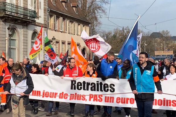 Ils étaient environ 3.200 à manifester à Strasbourg, 1.900 à Mulhouse, ce jeudi 16 février.