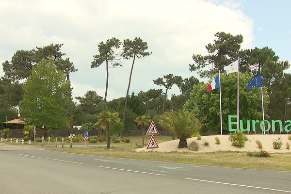 Entrée du site Euronat, le plus grand centre naturiste de France, situé à Grayan-et-l'Hôpital en Gironde.