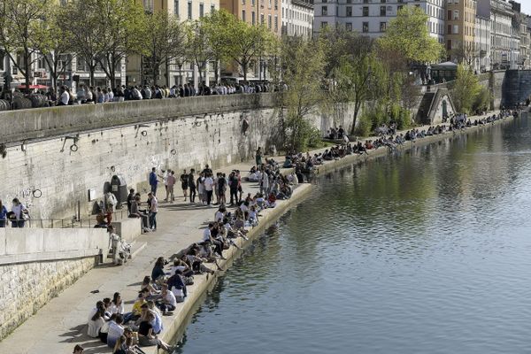 Rassemblement sur les bords de Saône, quai des Célestins à Lyon le 1 avril 2021