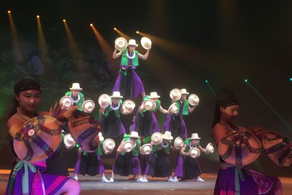 Le Cirque de Pékin, sous le chapiteau du Cirque Phénix, à Paris.